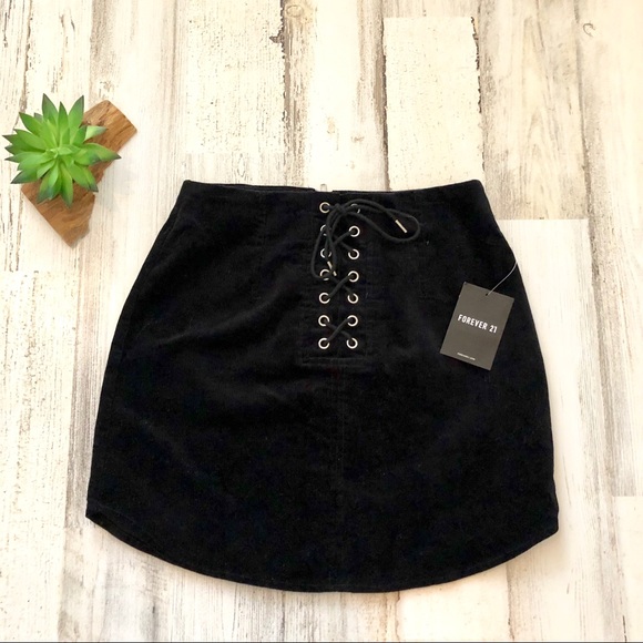 🍂 FALL NWT Forever 21 Black Skirt Size Small - Picture 1 of 5